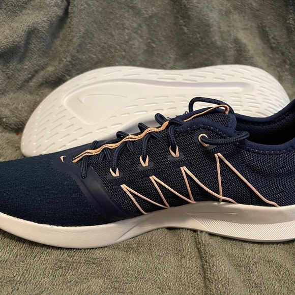 Nike Running Shoes - Picture 1 of 2